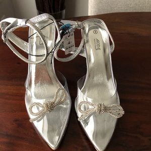 NWT Cinderella Heels